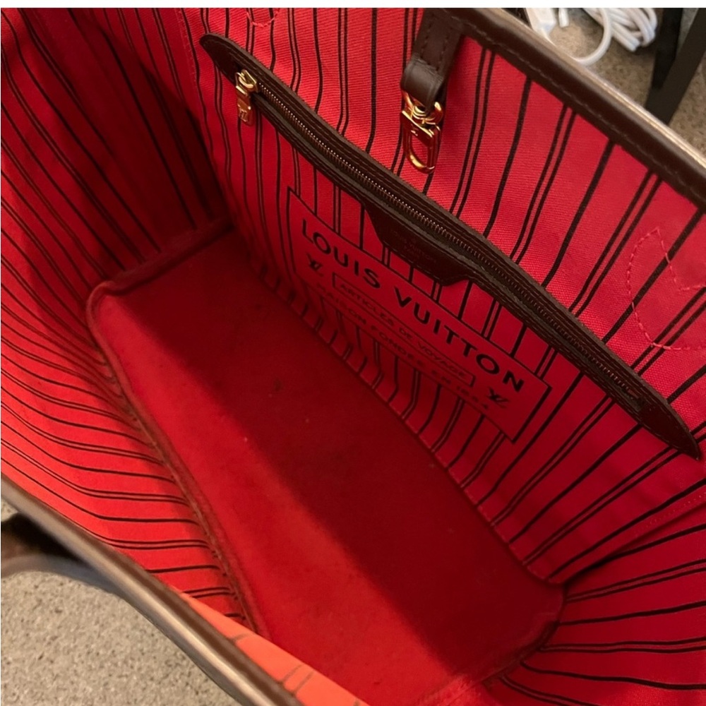 Authentic Louis Vuitton Damier Ebene Tote - Picture 4 of 7